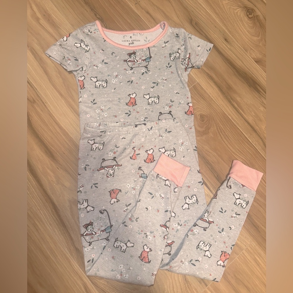 Laura Ashley Girls Size 5 Gray and Pink Printed Pajama Set